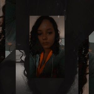 Meet your Posher, Tia